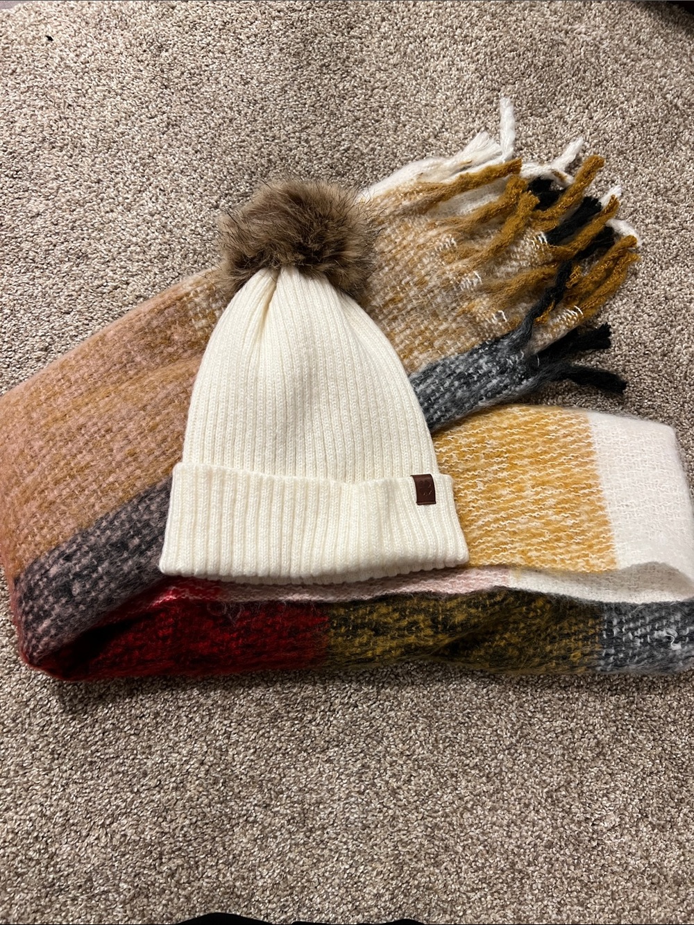 Lucky Brand Cream Knit Beanie with Brown Faux Fur Pom